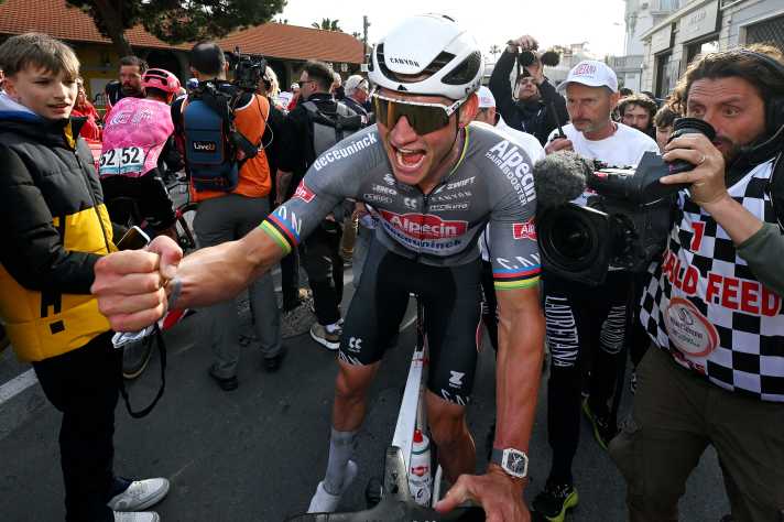 Dans Milan-Sanremo, "MvdP" s'est imposé au sprint contre Filippo Ganna et Tadej Pogačar.