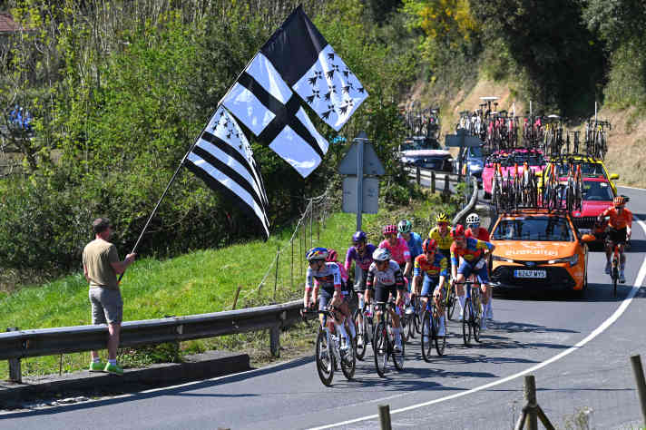 The escape group formed relatively late on this stage.