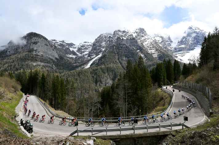 Les descentes du Tour of the Alps fournissent des images spectaculaires
