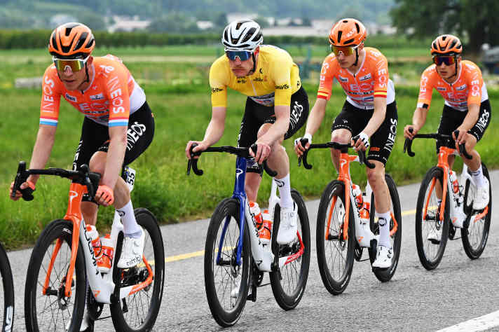 Dorian Godon (INEOS Grenadiers) fuhr im Gelben Trikot, musste es am Ende des Tages aber abgeben.