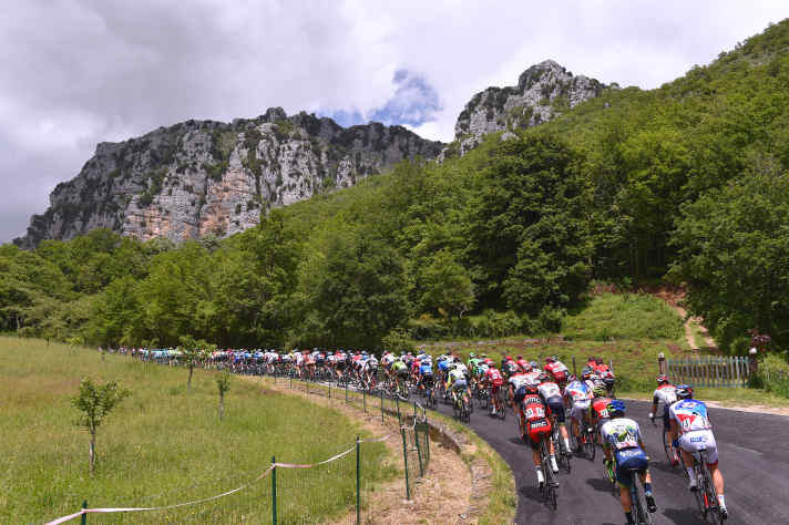 Bocca della Selva war bisher zweimal Teil des Giro, jeweils als Zwischenstation. 2016 überquerte das Feld den Anstieg hoch zur Siedlung aus der gleichen Richtung wie jetzt erneut.