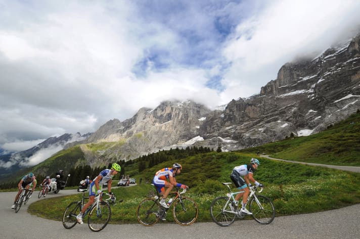 Peter Sagan (3e position) tient tête aux meilleurs grimpeurs comme Laurens ten Dam et Jakob Fuglsang à la Grosse Scheidegg