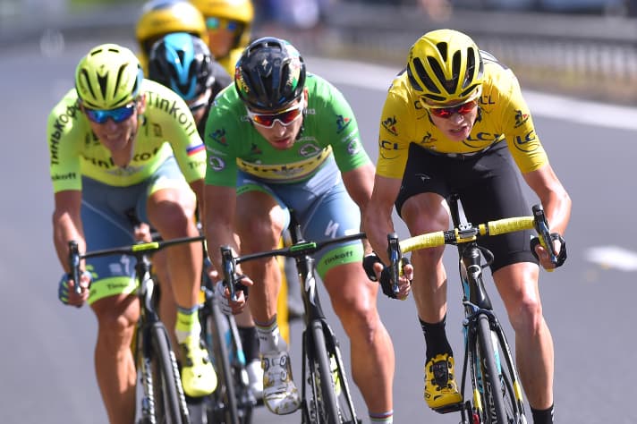 Was für ein Bild! Chris Froome (vorne) und Peter Sagan (2. Position) nehmen das Peloton auf der Windkante auseinander