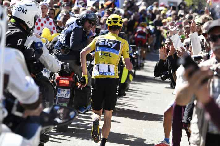 Zu Fuß unterwegs: Chris Froome am Mont Ventoux 2016