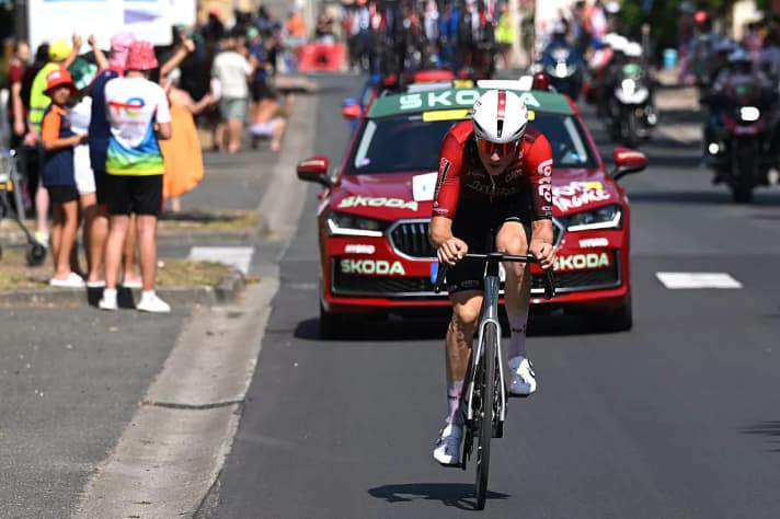 Liam Slock (Lotto – Intermarché) kept the peloton and the sprinters’ teams at bay for a long time whilst riding solo.