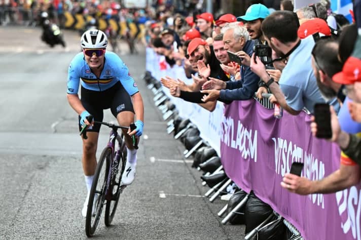 Lotte Kopecky not only won the World Cycling Championships on the road, but also on the track