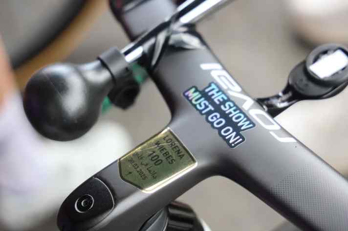 A golden sticker on the cockpit celebrates 100 professional victories. Wiebes celebrated the anniversary at Gent-Welvegem this spring.