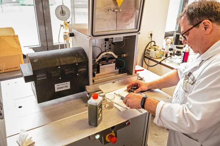 Dans la machine d'essai SRV5, tous les lubrifiants sont testés en termes de coefficient de frottement, d'effet lubrifiant et d'usure.