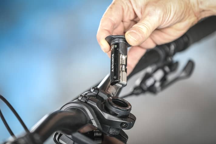 A mini-tool is factory-fitted in the head tube. This means that the most important tools are always to hand.