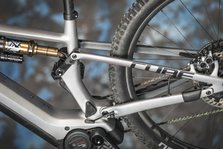 The slim rear triangle is light - but also showed significant flex. However, this was not noticeable in the practical test.