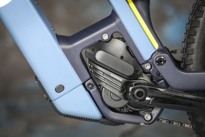 Der neue Shimano EP801 wird im Husqvarna MC5 zugunsten der Akkuentnahme leicht nach oben gedreht verbaut.