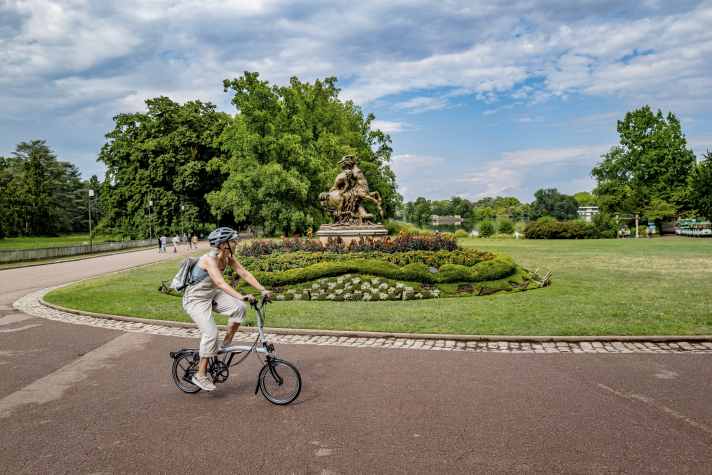 An oasis of calm for cyclists and pedestrians: Parc de la Tête d'Or