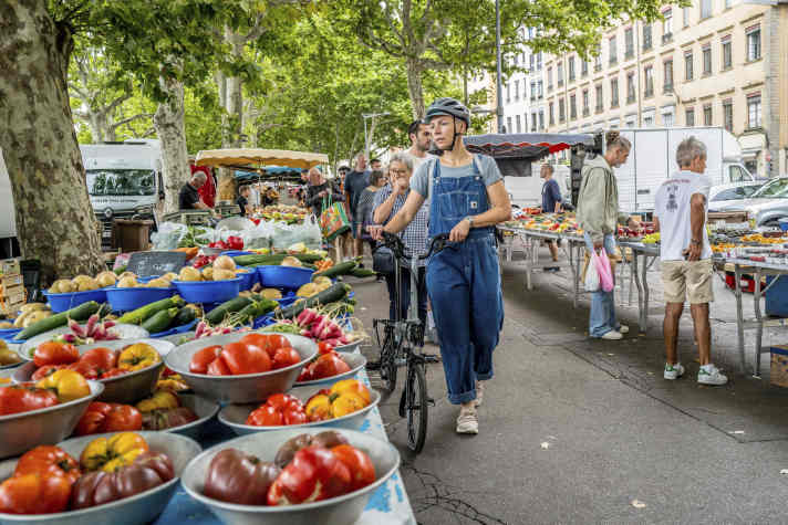 Der Markt am Quai des Célestines bietet ein riesiges Sortiment an frischen Köstlichkeiten.