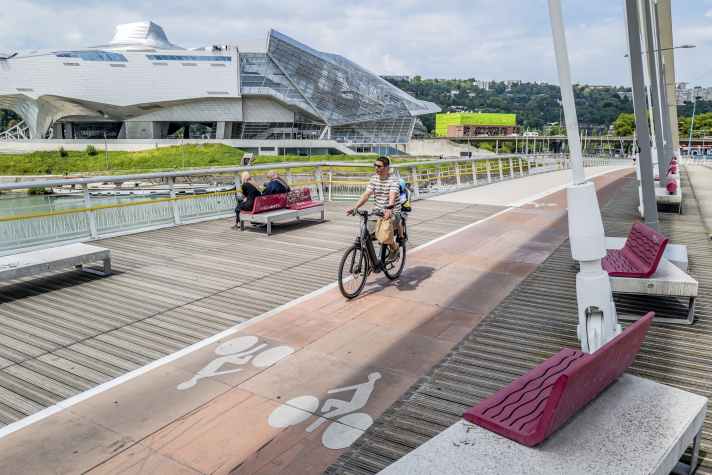 Cycle path to the Musée des Confluences