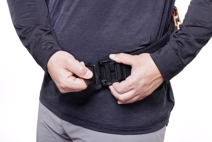 Pull the ripcord: a magnetic mechanism is also used for the fastener