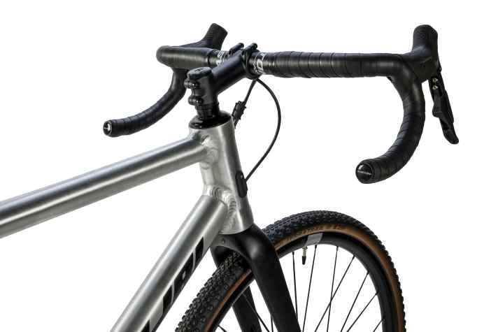 Der rechte Schalthebel wurde in Kooperation zwischen Pinion und TRP entwickelt. Das Nicolai Argon GX GPI wechselt seine Gänge elektronisch.