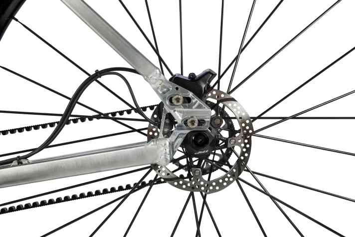 Les pattes de dérailleur coulissantes permettent, en combinaison avec un moyeu singlespeed, de tendre la courroie Gates.