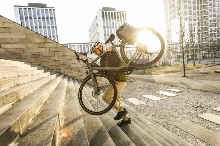 Weighing just over 18 kilos, you can even carry the Ampler up a few steps. That’s much harder with conventional e-bikes.