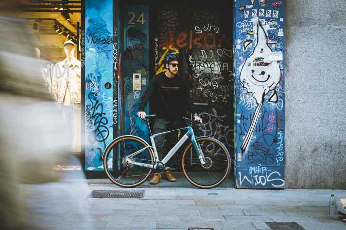 Mondraker is now following up in the urban sector with the Gravel E-Bike. The Dusty SX was the non-motorised predecessor.