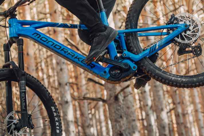 The Bosch Performance SX is not particularly slim, but it is quite powerful. At least at a high cadence.