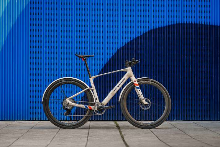 Optisch kann das Mondraker Dusty X Unlimited Gulf Edition zweifelsohne überzeugen.