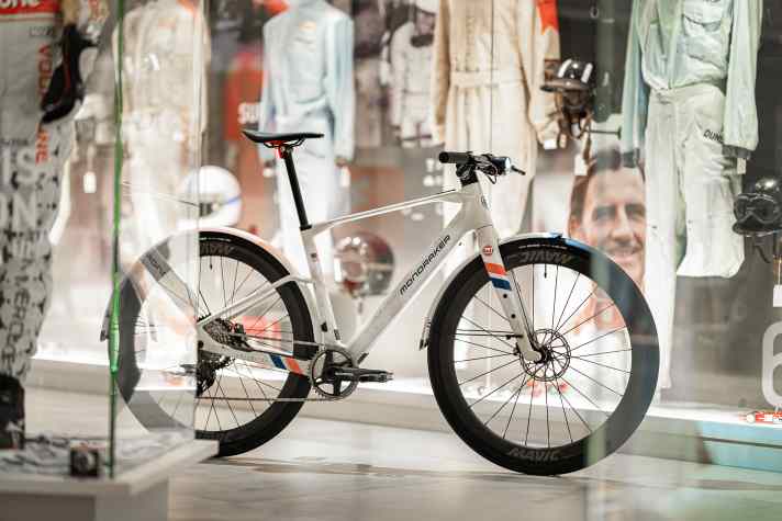 It should be as sleek and legendary as a Gulf racing suit: The Mondraker Dusty X Unlimited Gulf Edition.