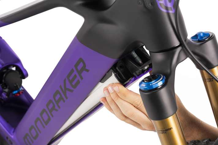 The fat 800 mm battery can be removed.