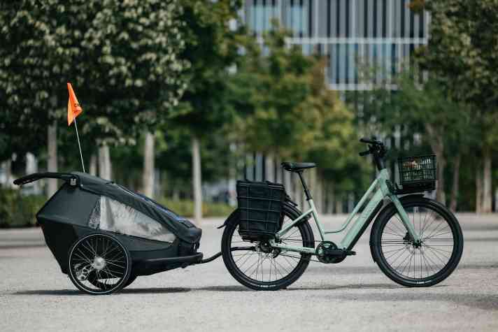 Anhänger bis 60 kg Traglast, dazu verstellbare Sattelstütze: Das Canyon Citylite:ON punktet mit Flexibilität und Power.