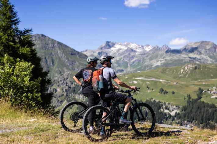 Bikeguide Filippo ist auf den Trails von Madesimo praktisch groß geworden.