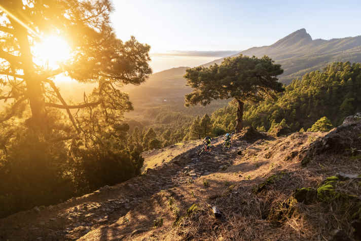 Keine Lust auf Winter! Stefan Schley und Philipp Folz überlassen Scheibe-Kratzen und Schnee-Schippen den anderen und flüchten auf die Sonnen-Trails von La Palma.
