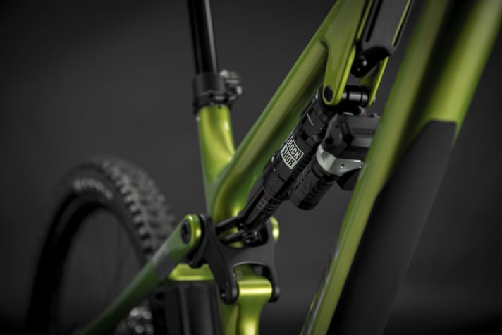 The Rockshox Flight Attendant goes along for the ride - and helps with the automatic shock setup.