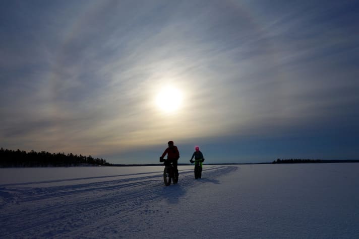 Shopping facilities? They are usually few and far between in the wintry expanses. Sufficient provisions are essential. As well as effective protection for your drinks so that they don't freeze.