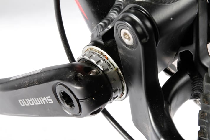 Bolted bottom brackets make installation and removal easier.