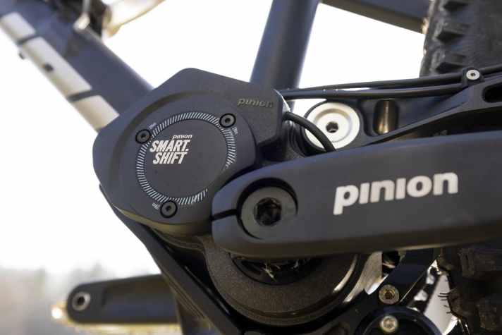 Bei Pinions Smart Shift werden die Signale vom Hebel elektronisch an die Box am Pinion-Getriebe übertragen.
