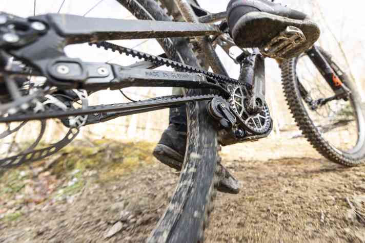 Im sportlichen Mountainbike-Einsatz konnte sich der Riemenantrieb bisher nicht gegen klassische Kettenschaltungen durchsetzen. Ob Nicolai das mit dem GPI ändern kann?