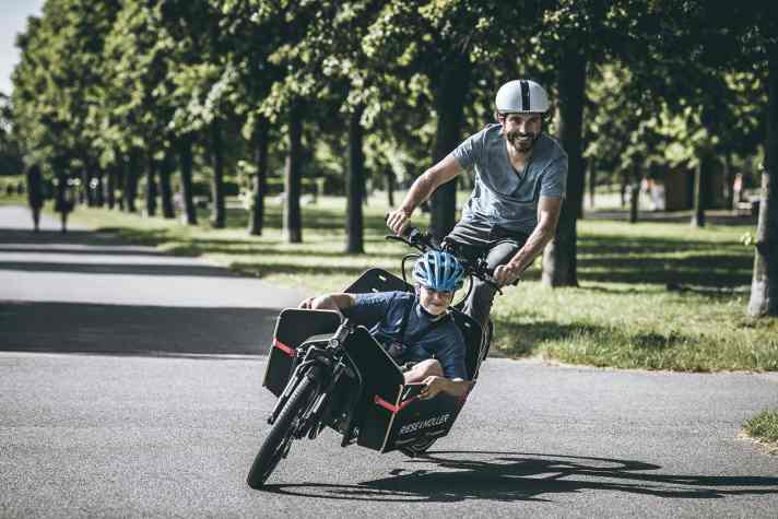 E-cargo bikes for transporting children are available from as little as 4000 euros. High-quality models such as those from Riese & Müller (pictured), I:sy, Winora or Ca Go cost from around 5500 euros. | pd-f
