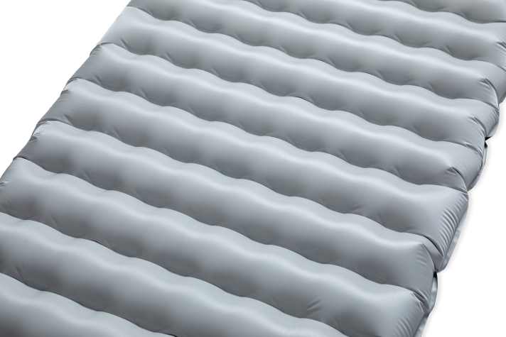 The chamber design of the Nemo Tensor Elite sleeping pad is intended to provide good insulation despite its light weight.
