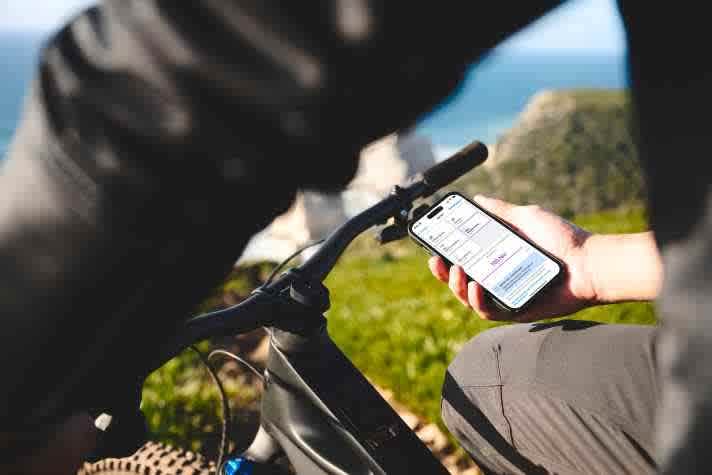 Les clients peuvent également installer eux-mêmes une nouvelle mise à jour du moteur, grâce à l'application.