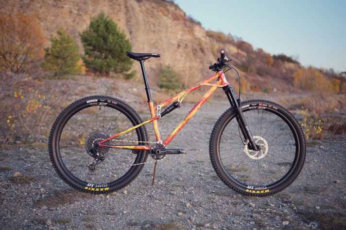 The first Zoceli Rutina still rolls on 29-inch wheels and was hand-painted by the wife of the company boss. The 32-inch version is due to arrive soon.