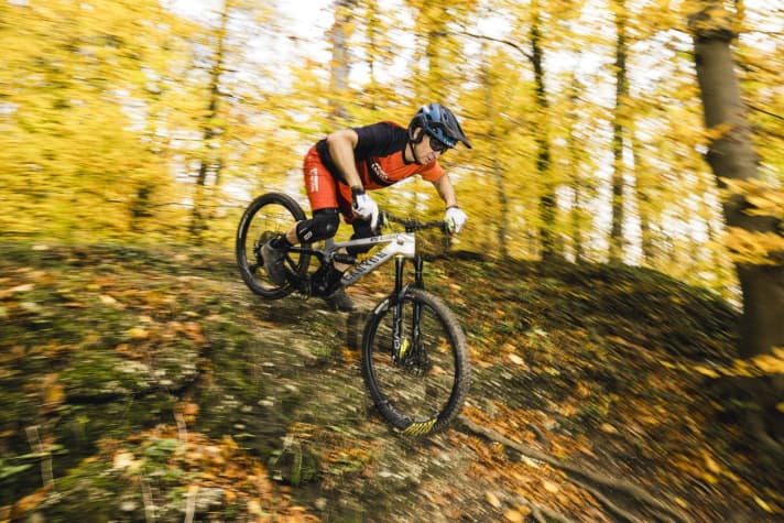 Metered braking on downhill gradients