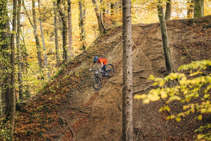 Tips on the right technique for steep descents.