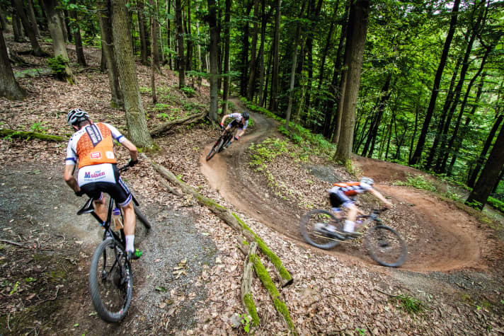 Flowtrail im Bike & Outdoorpark (BOP) von Bad Salzdetfurth: Uphill und Downhill nebeneinander