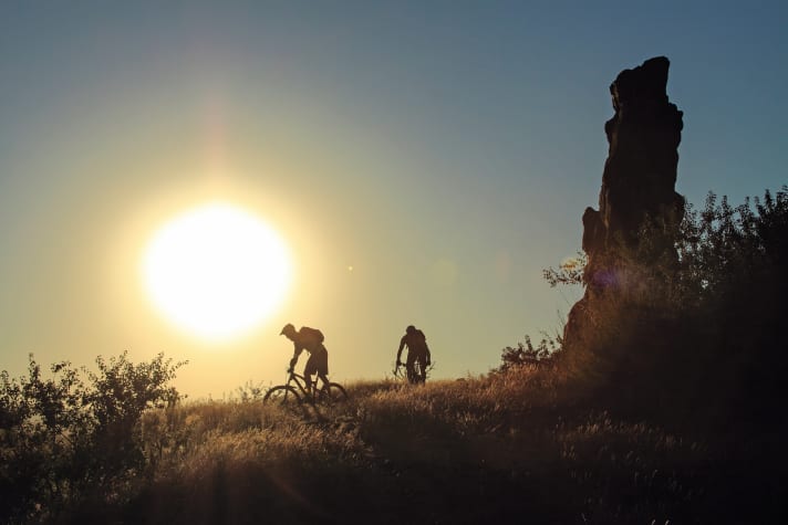 An der östlichen Nordkante des Harzes sind die Berge bei Thale nur halb so hoch, trockener und sie zeigen skurrile Formen.