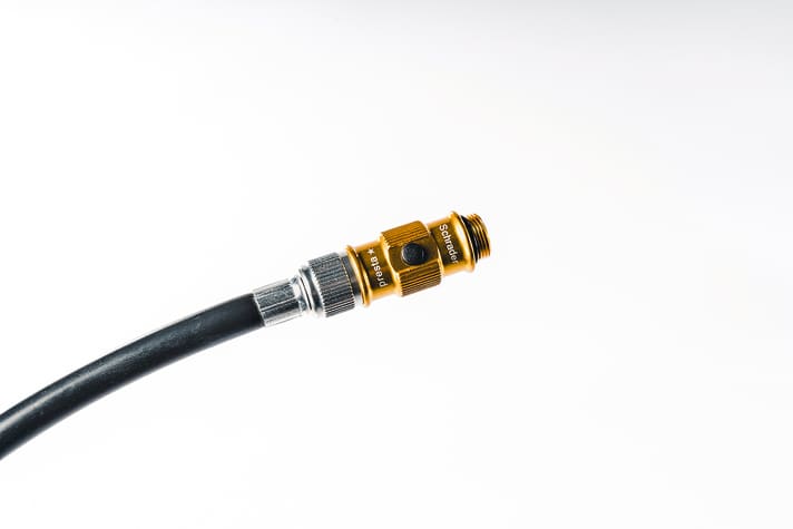 Schraub-Pumpenkopf bei Lezyne: Praktisch, wenn das Ventil nur wenige Zentimeter aus der Felge ragt