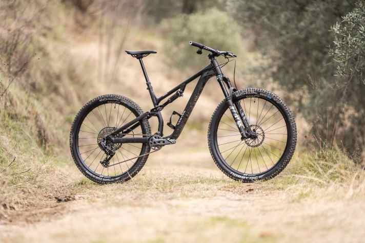 Das sind die Eckdaten des Canyon Neuron LTD: 14 kg / 140/130 mm / 29" / 2999 Euro / Alu-Rahmen