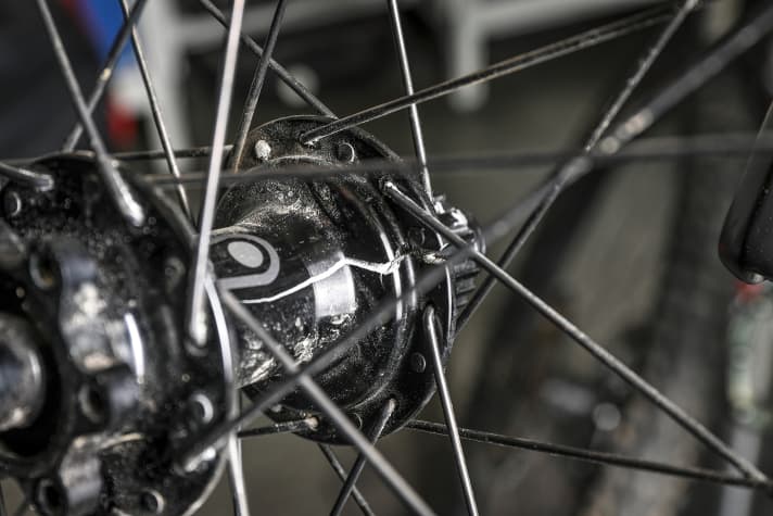 Hub centre burst! A defect that is definitely not part of everyday life for frequent riders.