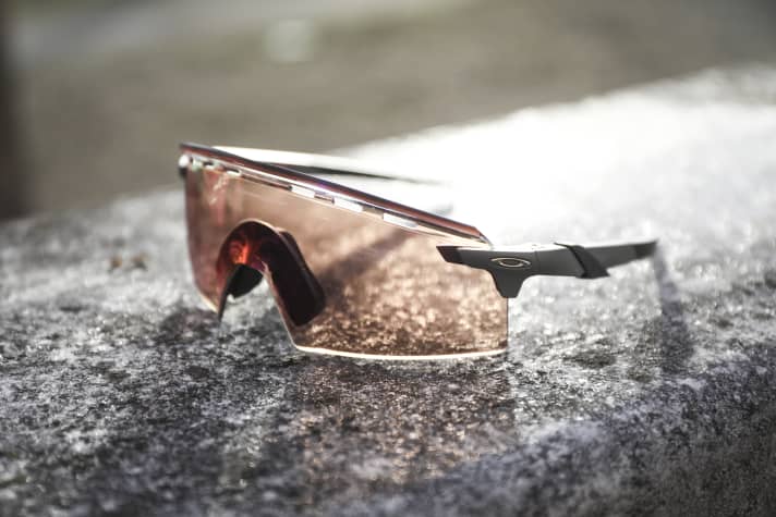 Oakley war schon immer bekannt für seine abgefahrenen Designs. Da ist die Encoder Strike keine Ausnahme