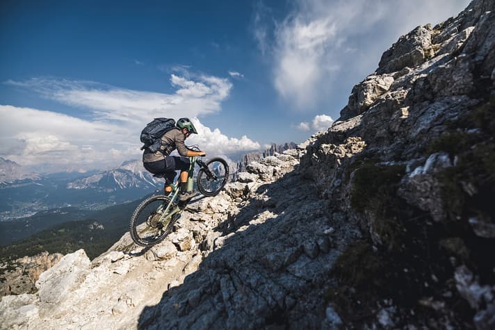 One of the reasons why those crossing the Alps leave this turn-off to the left: the final climb of 160 metres in altitude is quite a challenge.