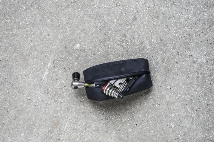 The frame bag is the absolute minimum version and is just enough for a tool, CO2 cartridge and a few small items