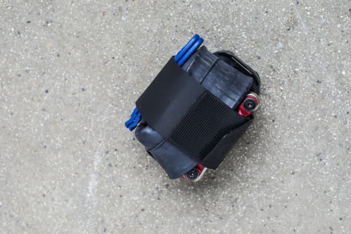 Als kompaktes Paket nimmt das Zubehör nur wenig Platz am Rahmen ein